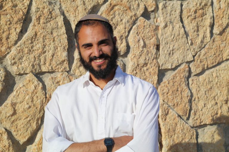 ישי נאמן מדריך